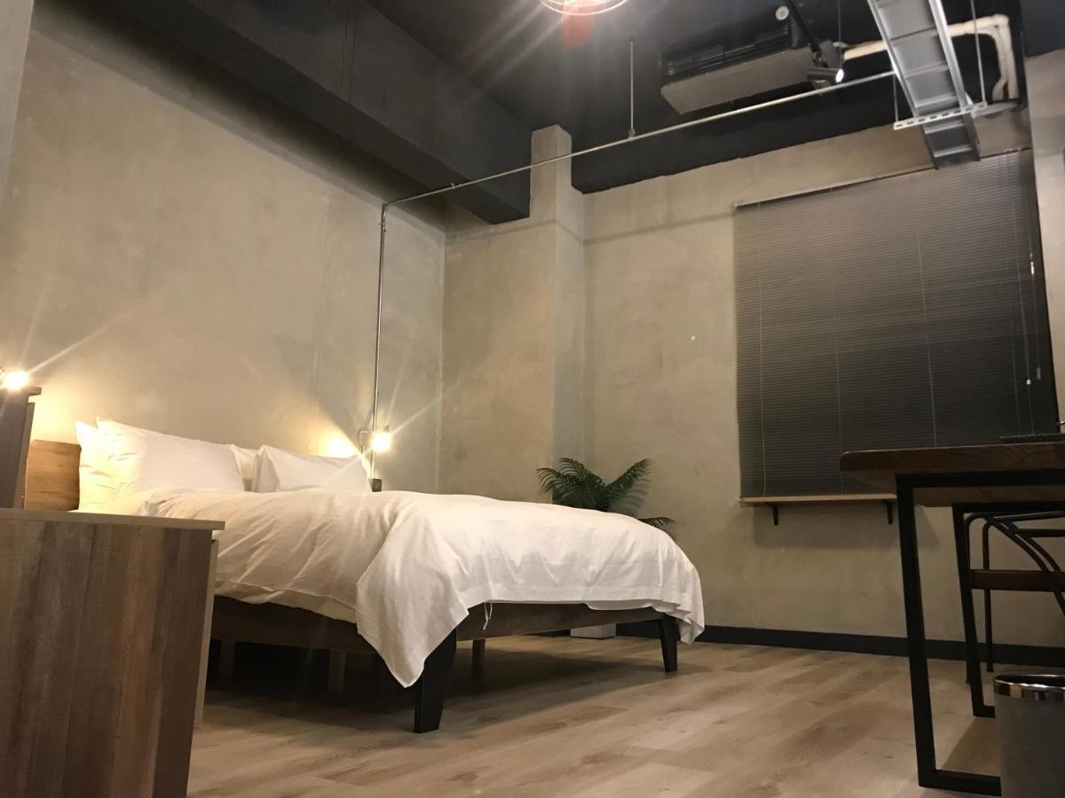 Hotel The Retro Tai-Pan Tainan Zewnętrze zdjęcie