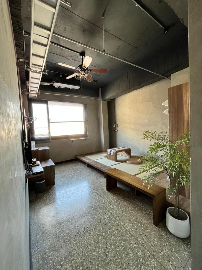 Hotel The Retro Tai-Pan Tainan Zewnętrze zdjęcie