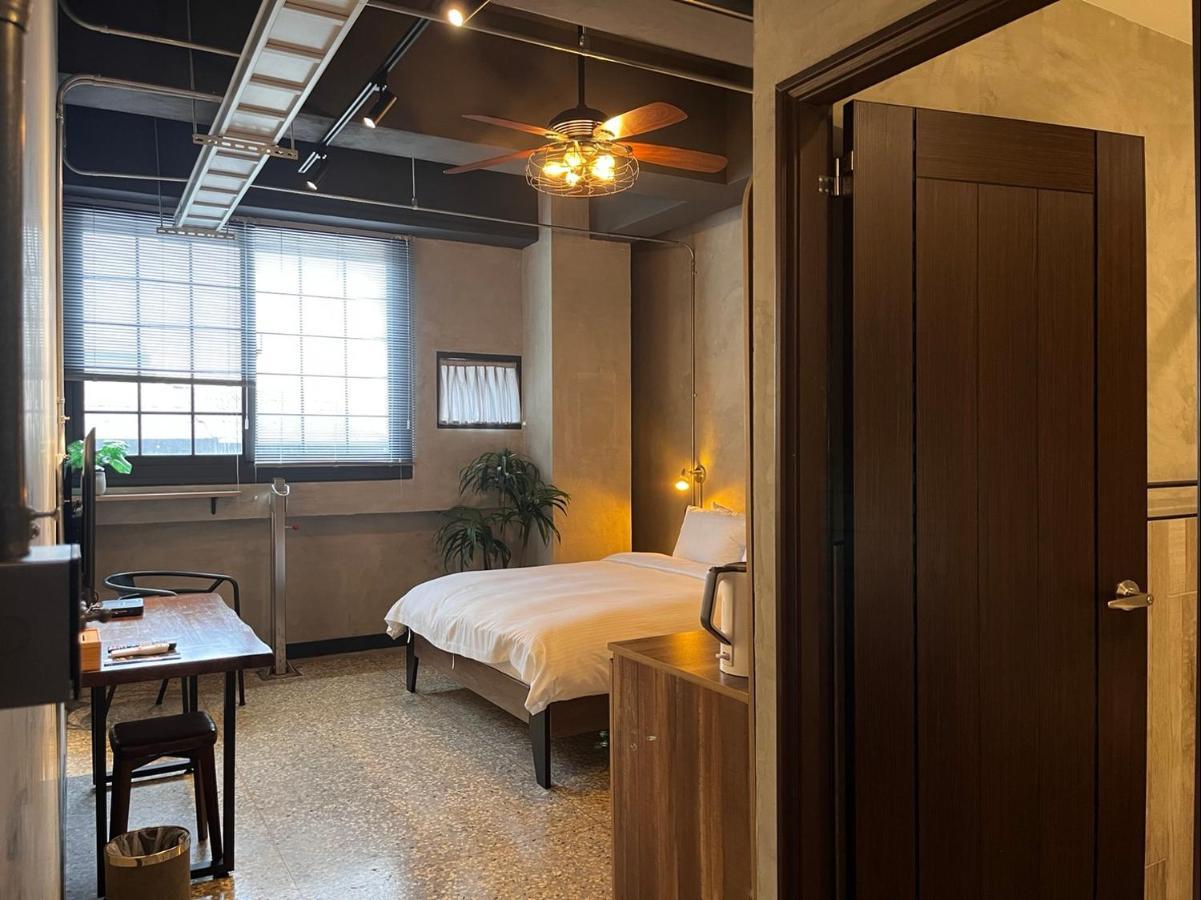 Hotel The Retro Tai-Pan Tainan Zewnętrze zdjęcie