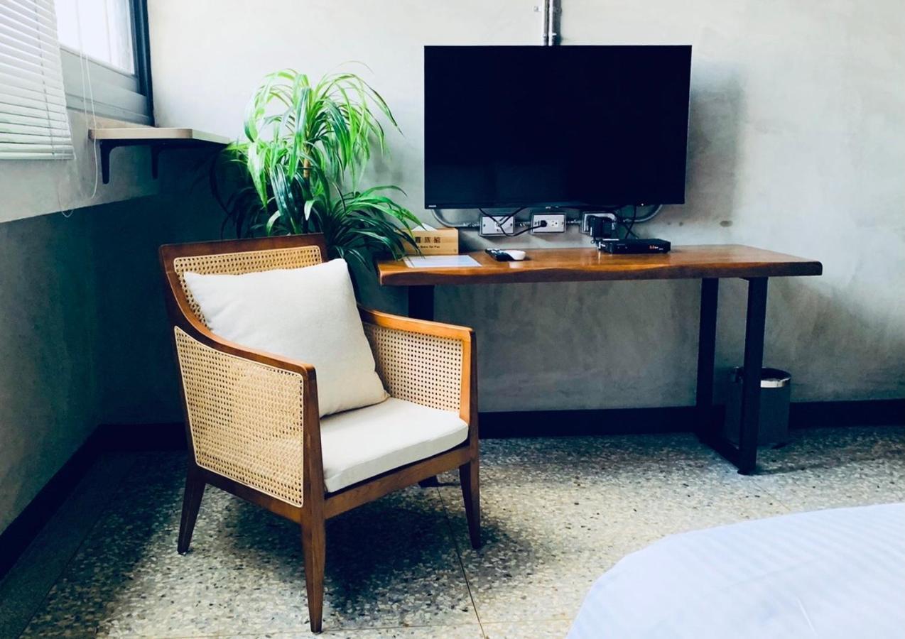 Hotel The Retro Tai-Pan Tainan Zewnętrze zdjęcie