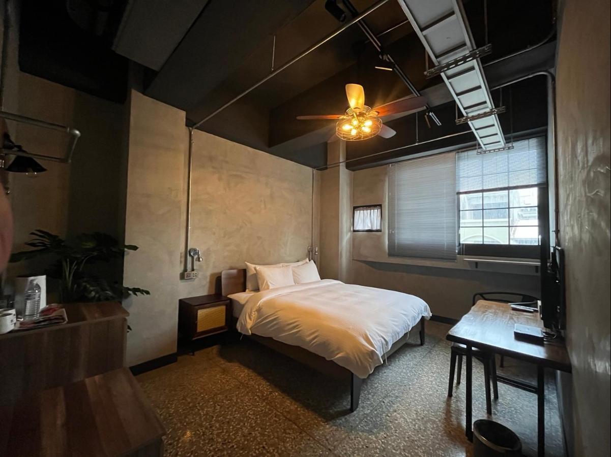 Hotel The Retro Tai-Pan Tainan Zewnętrze zdjęcie