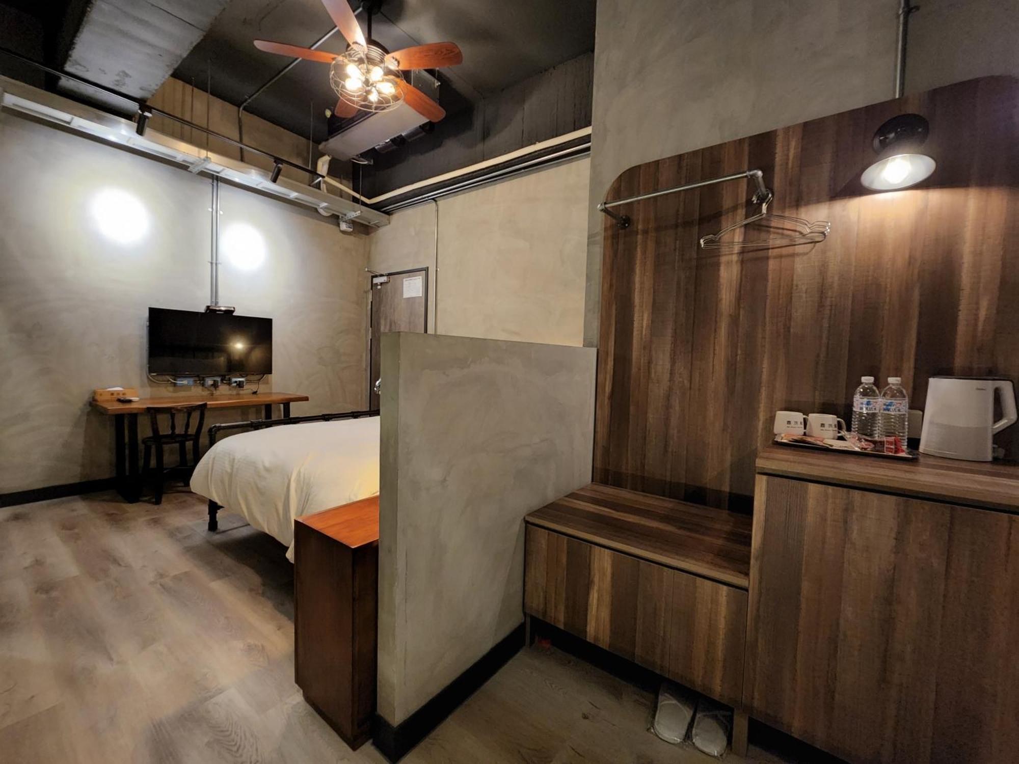 Hotel The Retro Tai-Pan Tainan Zewnętrze zdjęcie