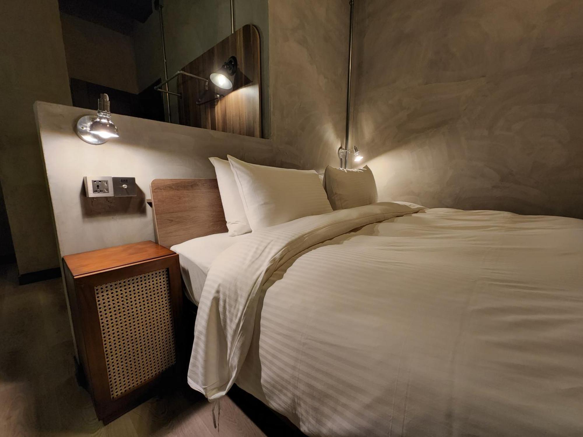 Hotel The Retro Tai-Pan Tainan Zewnętrze zdjęcie